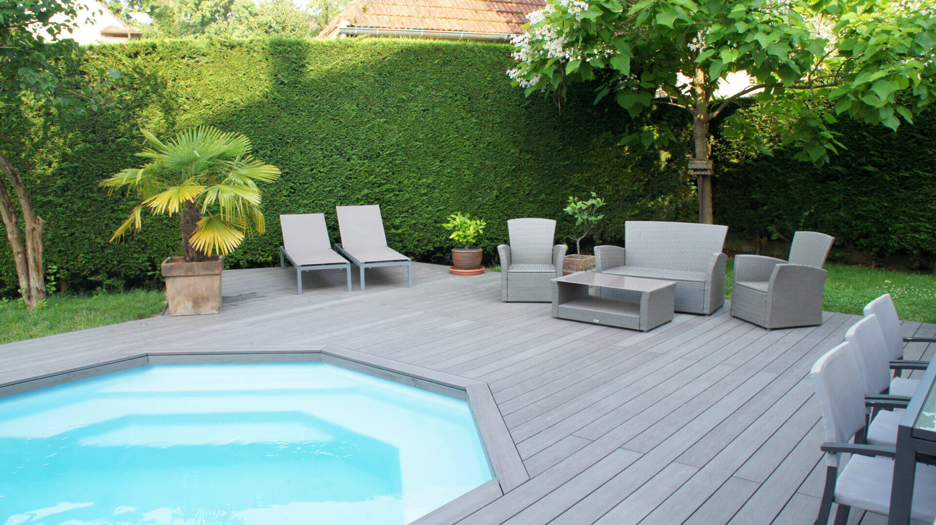 Terrasse en bois composite piscine